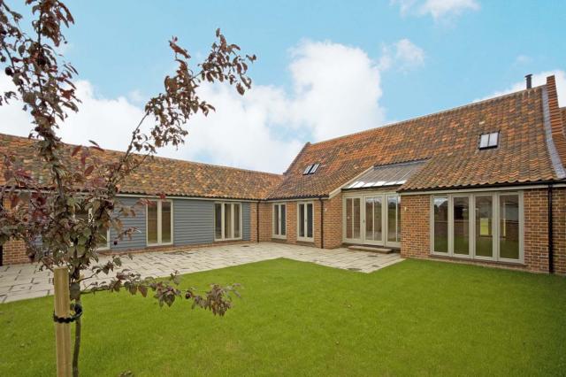BARN_EXTERIOR-1.jpg